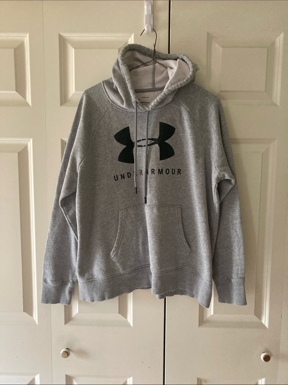 Under Armour women’s Large grey hooded sweatshirt black logo